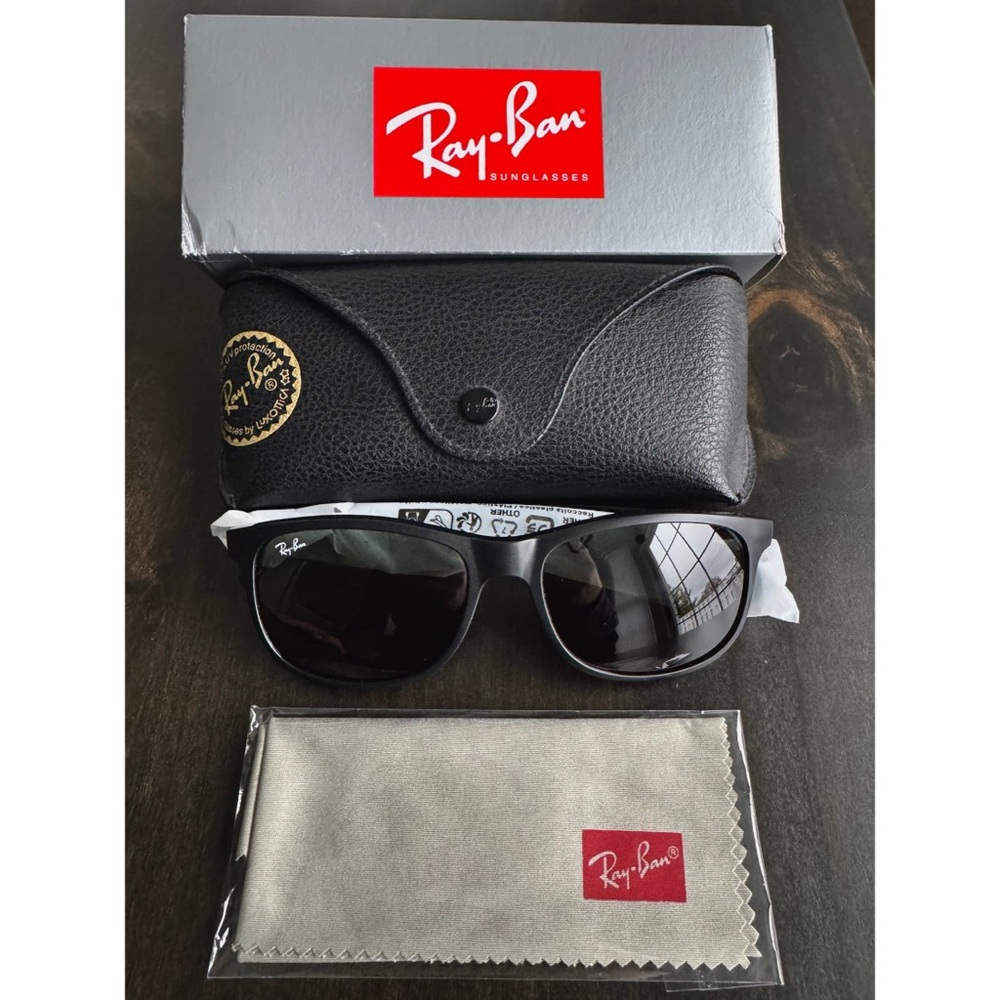 Ray-Ban Classic Black Sunglasses with Case